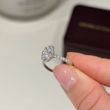 Кольцо с бриллиантом овальной огранки 2.09 карата