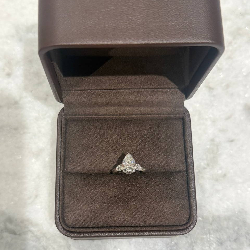 PEAR  SHAPE LAB GROWN Diamond ring WITH SIDE DIAMONDS
