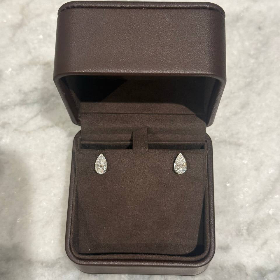 Teardrop-shaped lab grown diamond earrings 