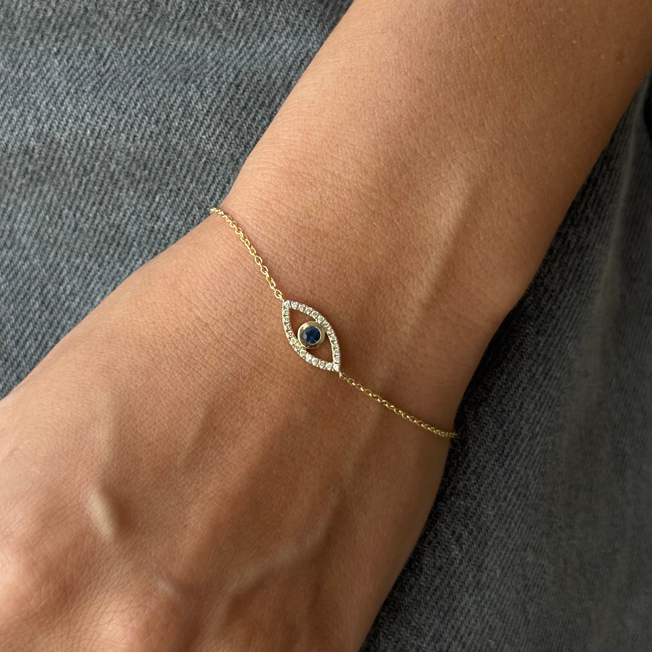 Custom bracelet with Blue Sapphire