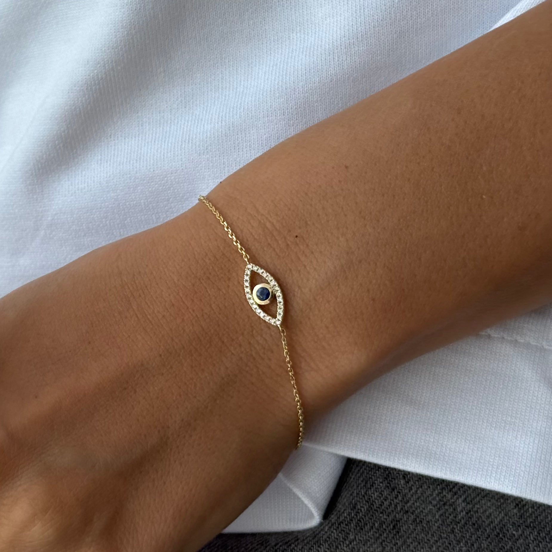 Custom bracelet with Blue Sapphire