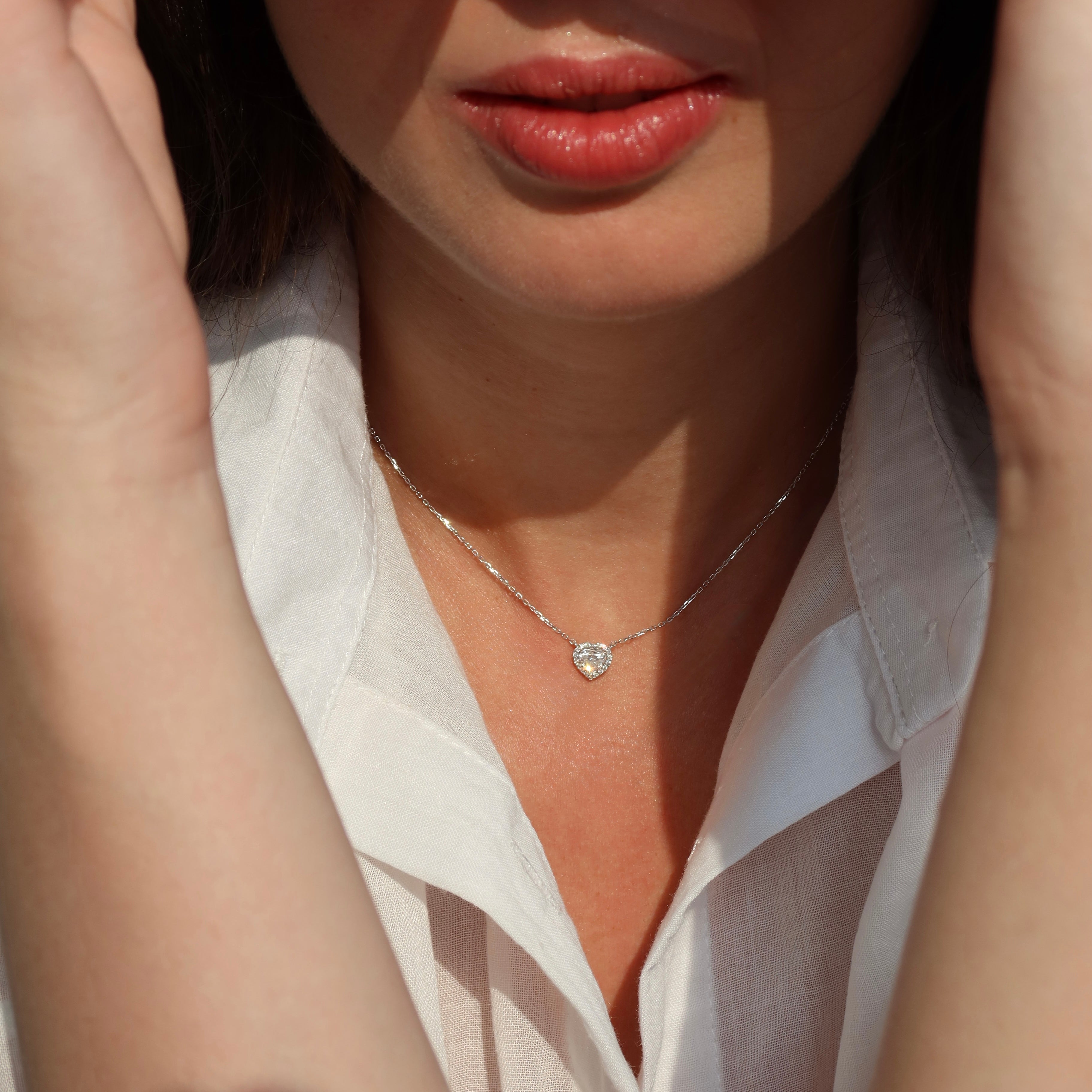 Pendentif en diamant en forme de cœur de 0,55 carat avec halo
