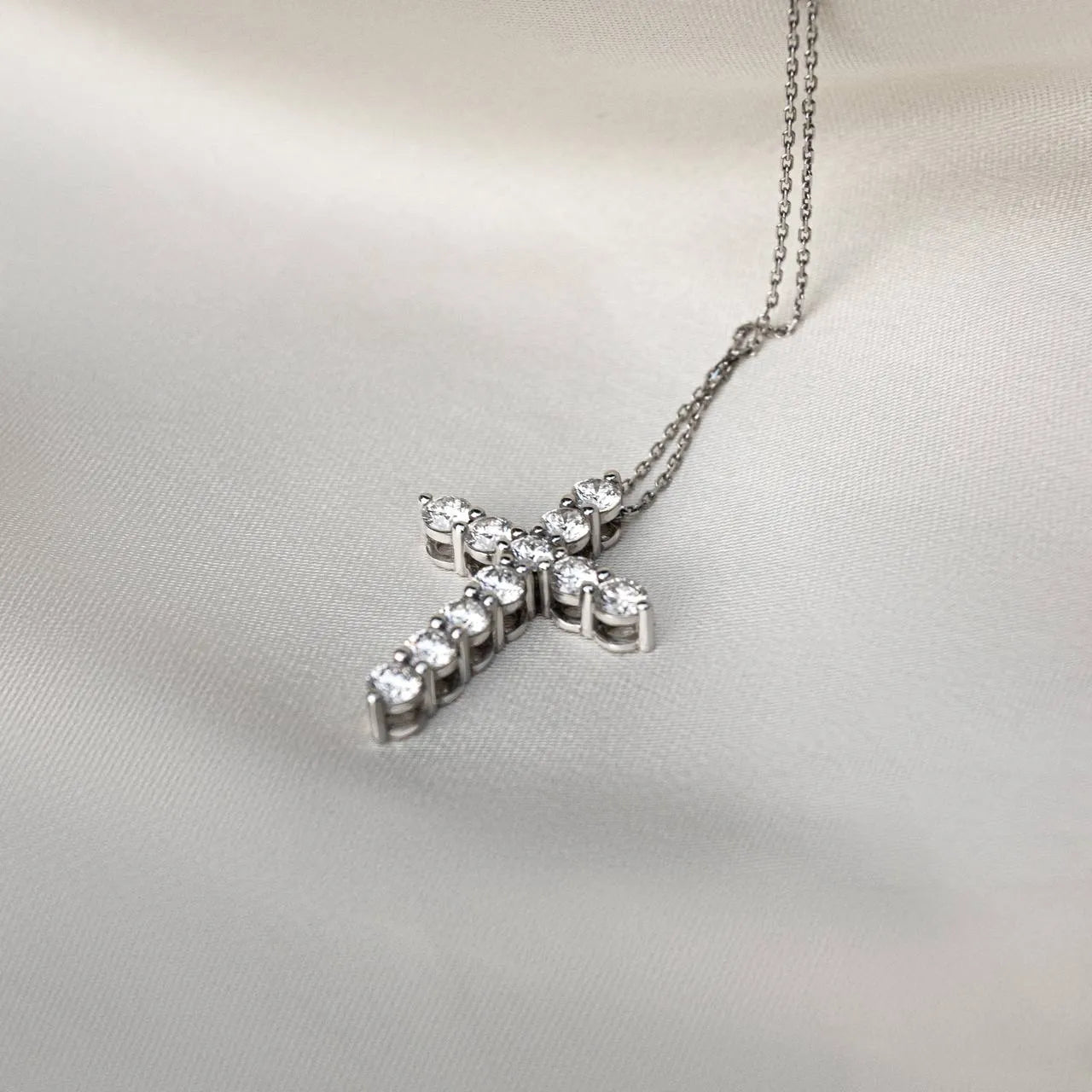 1.30 cttw Round Diamond Cross Pendant