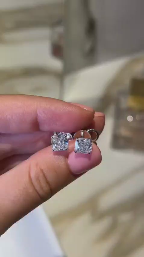 Boucles d'oreilles puces en diamant taille coussin 1,53/1,65 ct